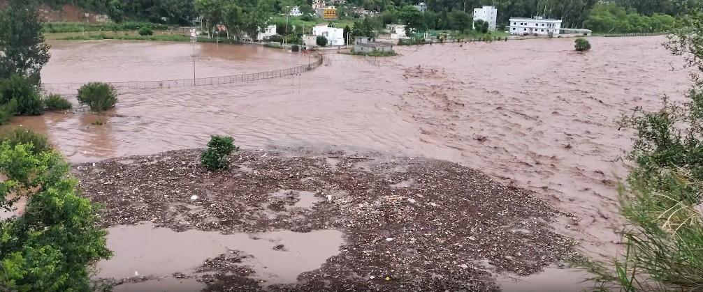जम्मू-कश्मीरः पुंछ में भारी बारिश से आई बाढ़ और भूस्खलन से 4 लोगों की मौत, कई लापता