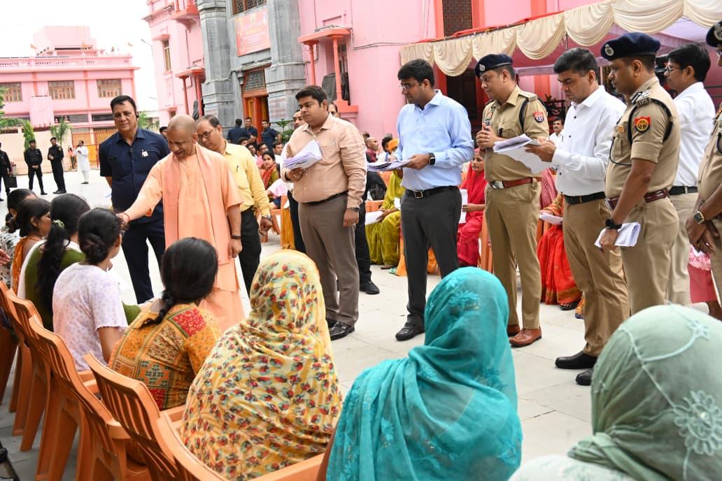 अधिकारियों से बोले सीएम योगी, बर्दाश्त नहीं की जाएगी जन समस्याओं के निस्तारण में लापरवाही