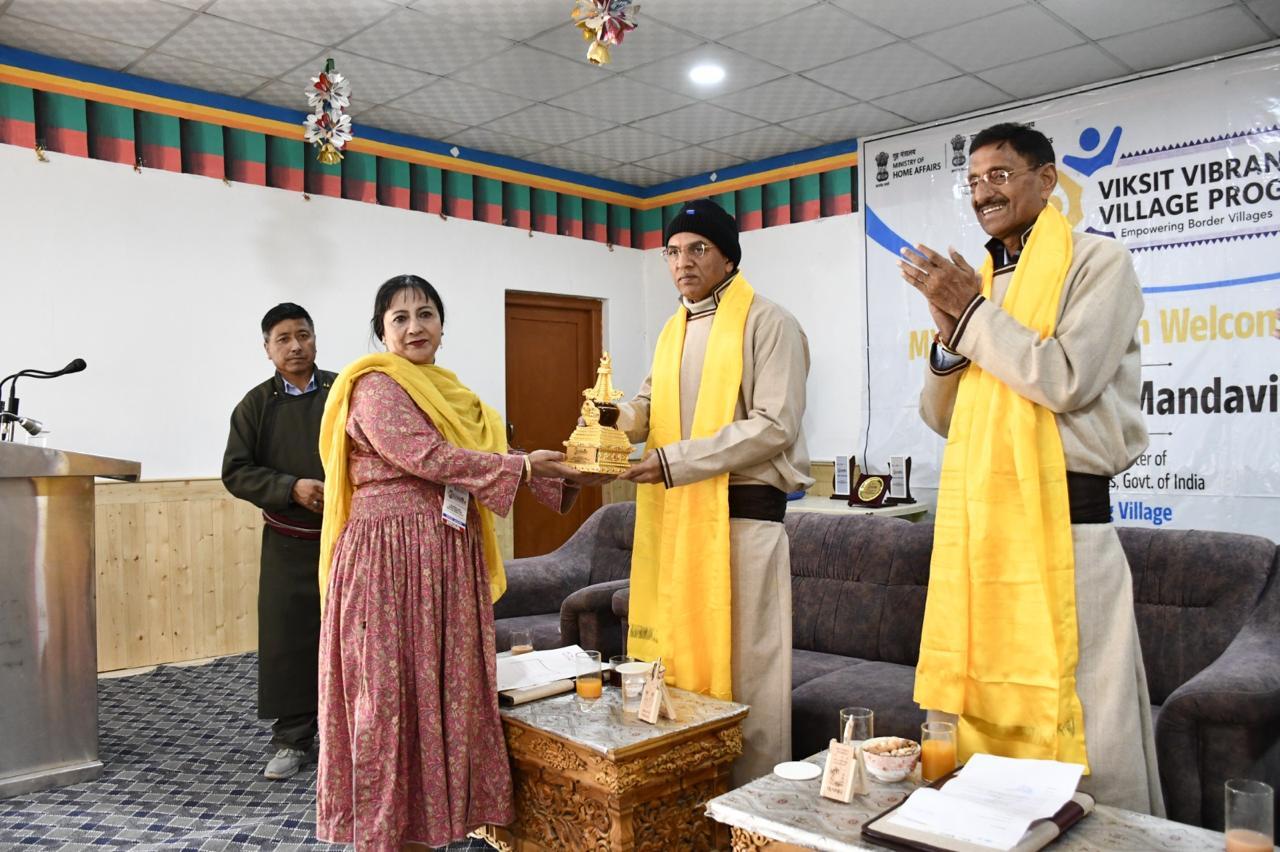 लद्दाख के फोब्रंग पहुंचे मनसुख मांडविया, युवाओं से बोले- विकसित भारत 2047 के सबसे बड़े भागीदार बनें
