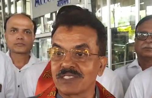 शिवसेना (यूबीटी) के 6 सांसदों की मान्यता पर सियासी घमासान, संजय निरुपम बोले- उद्धव ठाकरे की पार्टी खत्म हो रही है