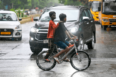 दिल्ली एनसीआर में इस हफ्ते हो सकती है गरज चमक के साथ बारिश, मौसम विभाग का येलो अलर्ट है जारी
