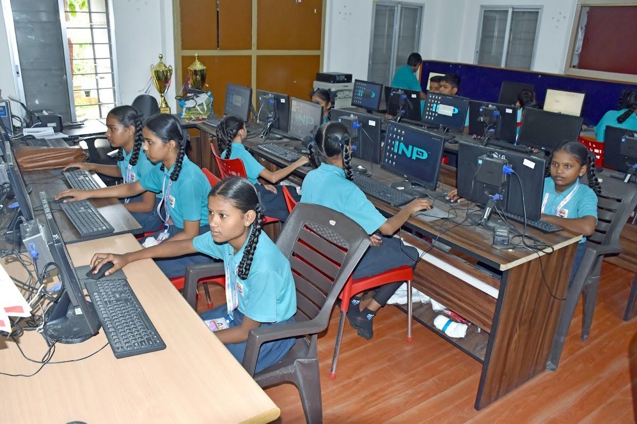 वडोदरा की कवि दुला काग सरकारी प्राथमिक शाला में प्रवेश की सभी सीटें फुल, हर वर्ष रहती है लंबा वेटिंग लिस्ट