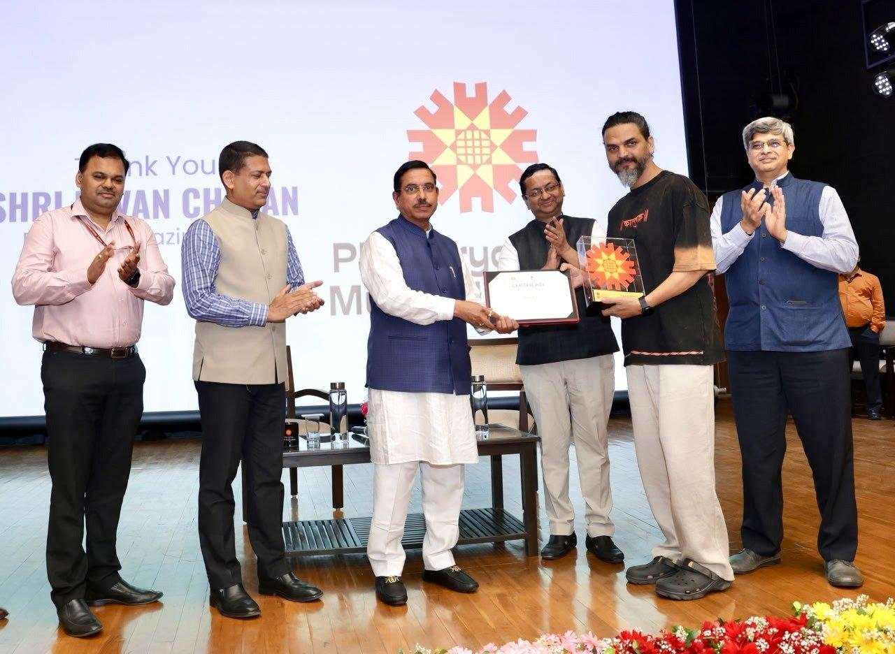 पीएम सूर्य घर: मुफ्त बिजली योजना के दो साल: प्रह्लाद जोशी बोले, 'रूफटॉप सोलर' को तेजी से अपना रहा देश
