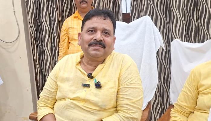 सपा आतंकियों-गुंडों को मंत्री बनाती है