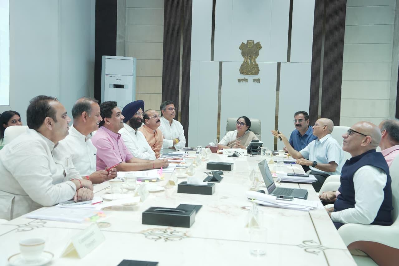 दिल्ली सरकार ने 2.7 लाख कंस्ट्रक्शन वर्कर्स और उनके परिजनों के लिए हेल्थ स्कीम शुरू की