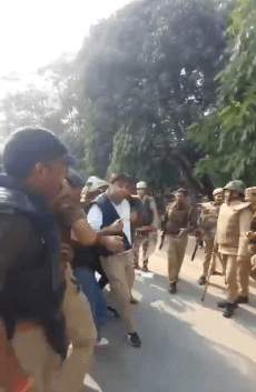 वाराणसी: एनएसयूआई प्रदर्शनकारियों पर पुलिस कार्रवाई की प्रियंका गांधी ने आलोचना की