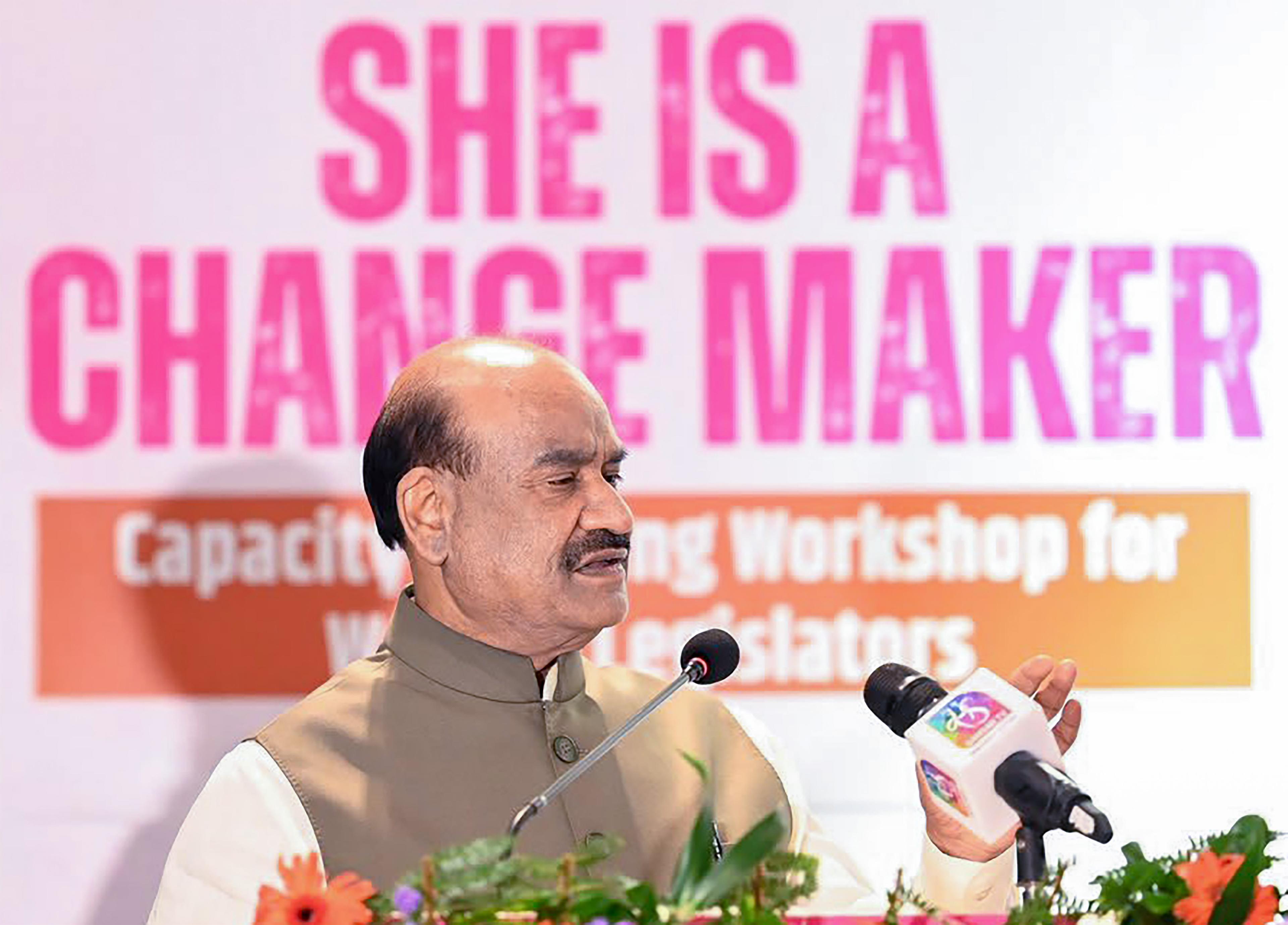 महिला