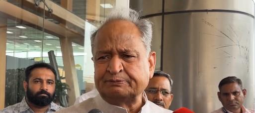 राजस्थान: अशोक गहलोत ने बाड़मेर रिफाइनरी परियोजना में पांच साल की देरी पर सवाल उठाए