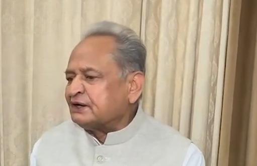 लखनऊ हादसे के बाद गहलोत की चेतावनी, 'राजस्थान सरकार ले सबक, गंभीर घटनाओं का न करे इंतजार'