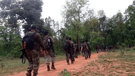 बिहार: नक्सल विरोधी अभियान में पुलिस को बड़ी कामयाबी, विस्फोटक और हथियार बरामद