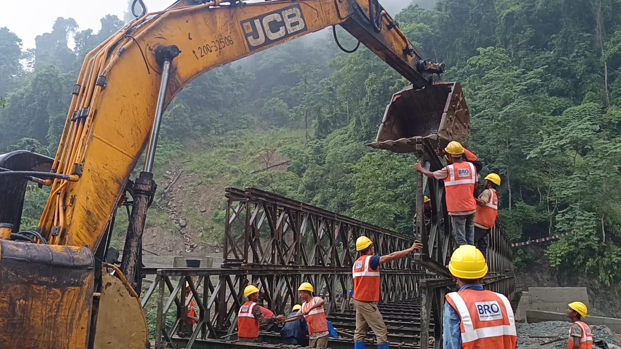 विक्रमशिला सेतु के जीर्णोद्धार पर बीआरओ ने बिहार पुल निगम के अधिकारियों को सम्मानित किया