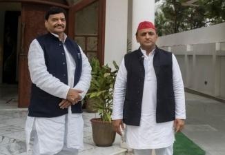 चाचा आउट, भतीजा इन