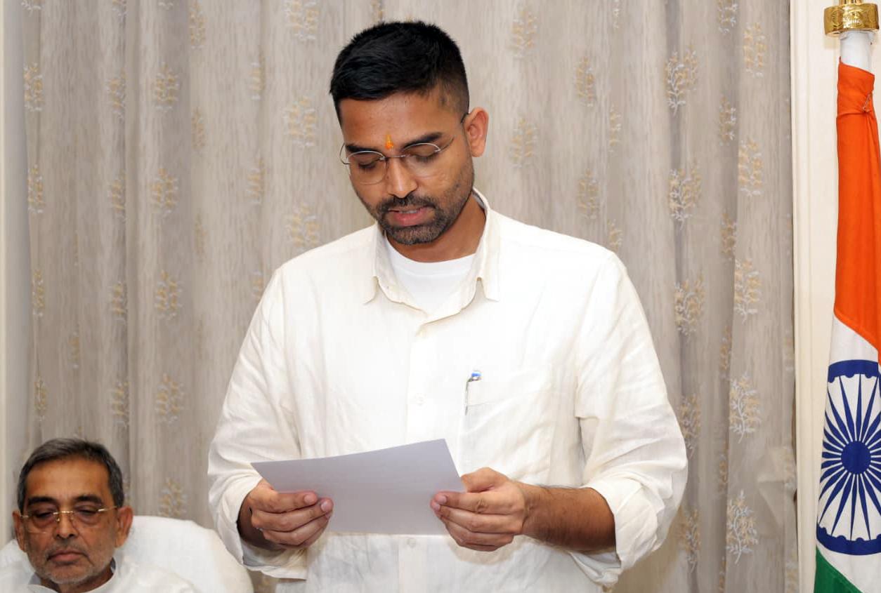 मंत्री दीपक प्रकाश के एमएलसी बनने की सूचना पर सुप्रीम कोर्ट ने मांगी नामांकन से जुड़ी अधिसूचना