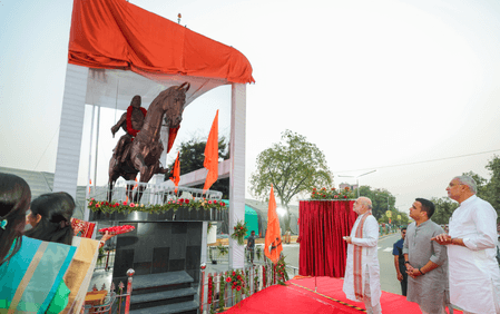 गृह मंत्री अमित शाह ने गांधीनगर में छत्रपति शिवाजी महाराज की प्रतिमा का किया अनावरण