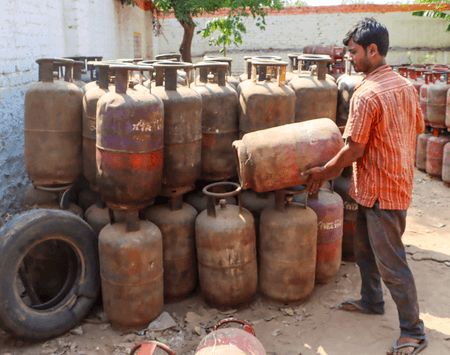 देश में ईंधन की आपूर्ति सामान्य, बीते 3 दिनों में 1.47 करोड़ एलपीजी सिलेंडर डिलीवर हुए