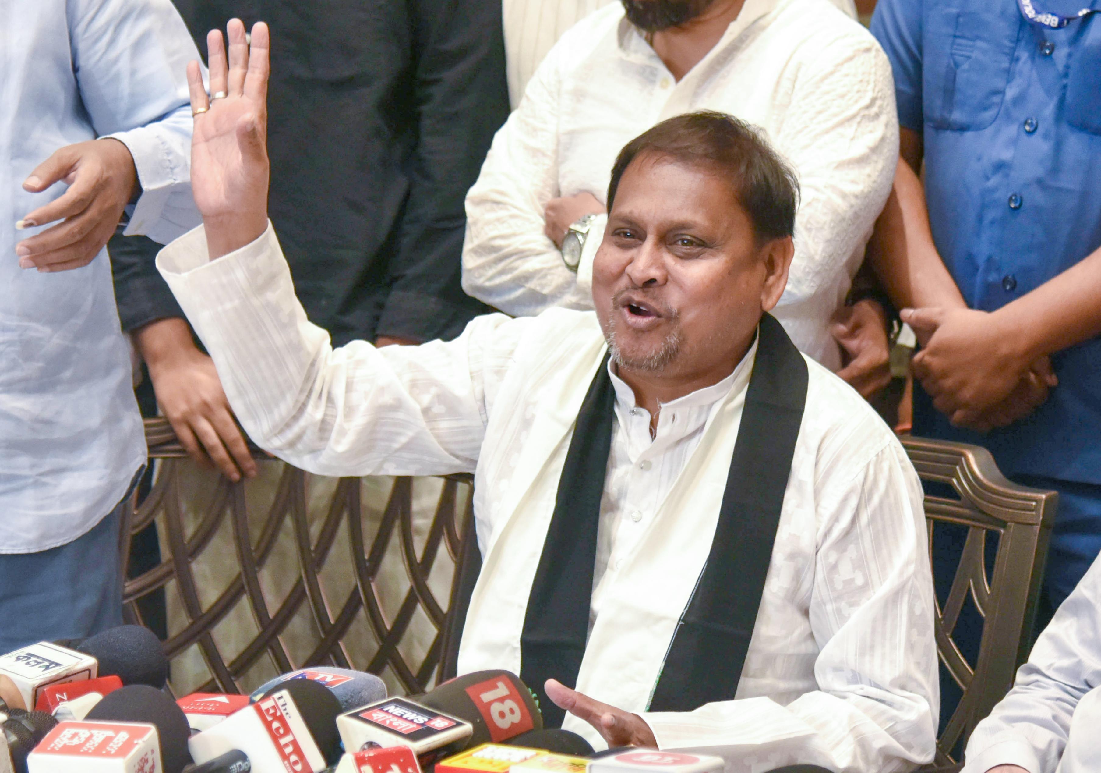 पश्चिम बंगाल: मुख्यमंत्री की चेतावनी के 24 घंटे के भीतर हुमायूं कबीर की विवादित बैठकों के आयोजक गिरफ्तार