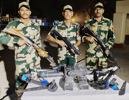 पंजाब: बीएसएफ ने तस्करी के प्रयासों को किया नाकाम, क्वाडकॉप्टर और हेरोइन बरामद