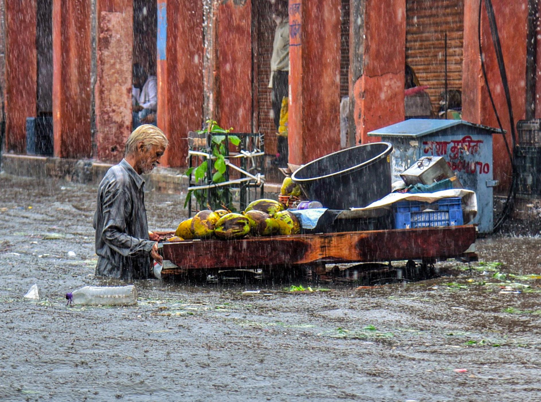राजस्थान में मानसून का कहर: जयपुर में सड़कें जलमग्न, धौलपुर में बाजार डूबे; 22 जिलों में येलो अलर्ट