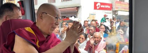 दो महीने के ग्रीष्मकालीन प्रवास के लिए लद्दाख पहुंचे दलाई लामा