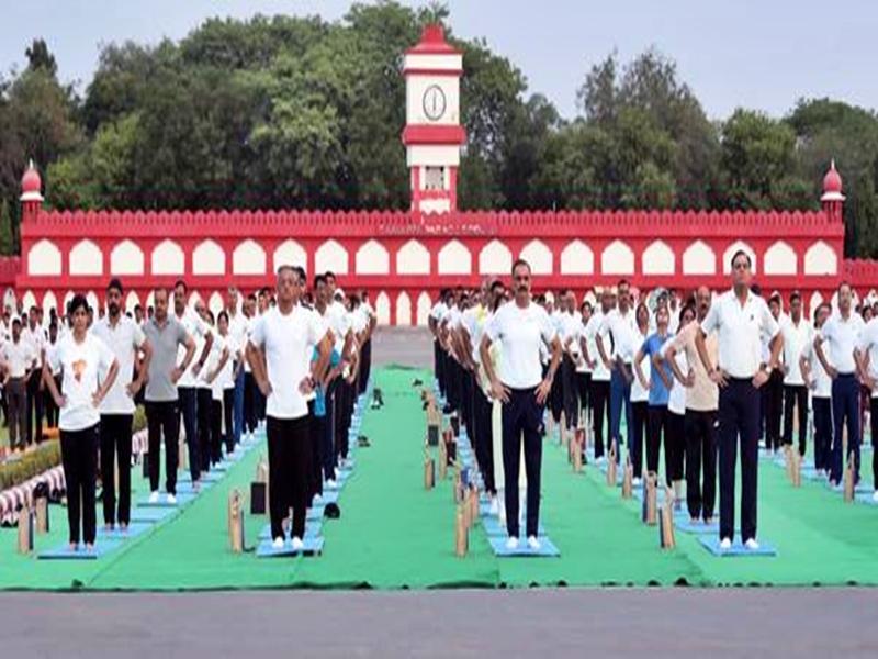 दिल्ली: एनडीएमसी के अंतर्राष्ट्रीय योग दिवस के आयोजन में 9 स्थानों पर 6,000 लोगों ने भाग लिया