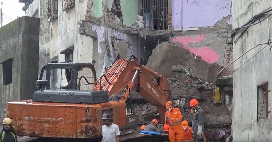भिवंडी में बिल्डिंग गिरने से 9 की मौत, सीएम फडणवीस और डिप्टी सीएम शिंदे ने जताया दुख
