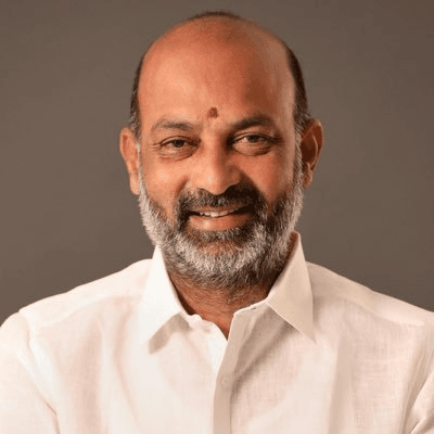 तेलंगाना के मुख्यमंत्री पर भड़के केंद्रीय मंत्री बंदी संजय, अपमानजनक भाषा के लिए बिना शर्त माफी की मांग