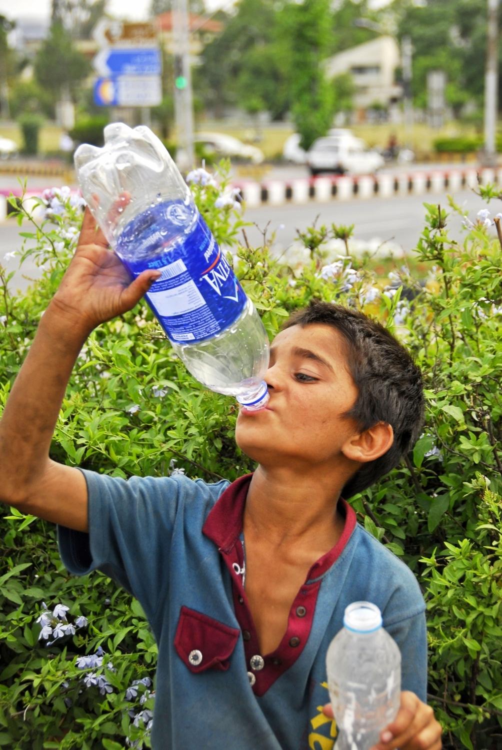 भीषण गर्मी और कूलिंग संसाधनों की कमी से कई देशों में मृत्यु दर बढ़ने का अनुमान: रिपोर्ट