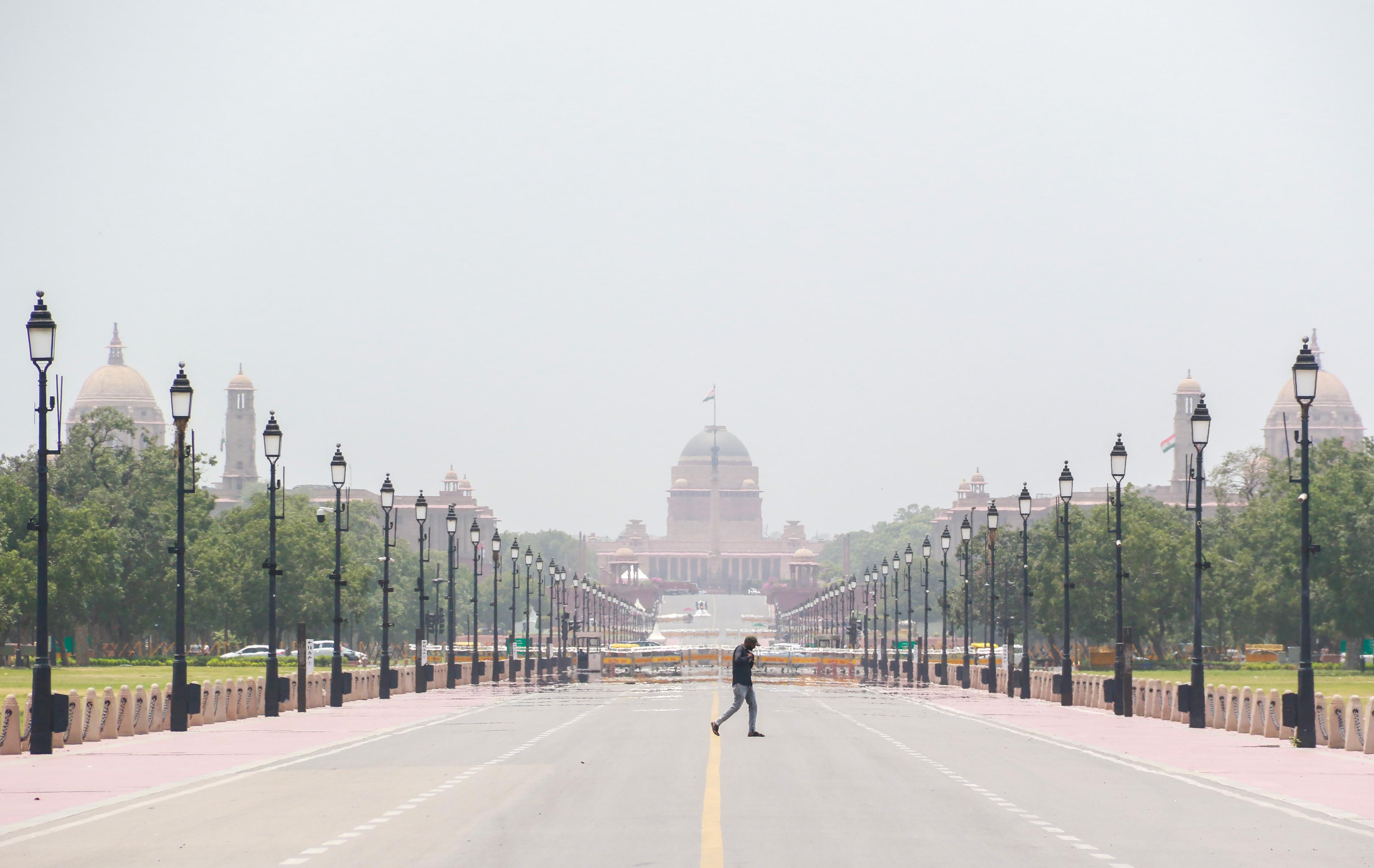 दिल्ली-एनसीआर में बदला मौसम का मिजाज, तापमान गिरने से मिलेगी राहत