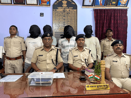 नवादा में पुलिस ने चार साइबर अपराधियों को किया गिरफ्तार, लोन दिलाने के नाम पर कर रहे थे ठगी