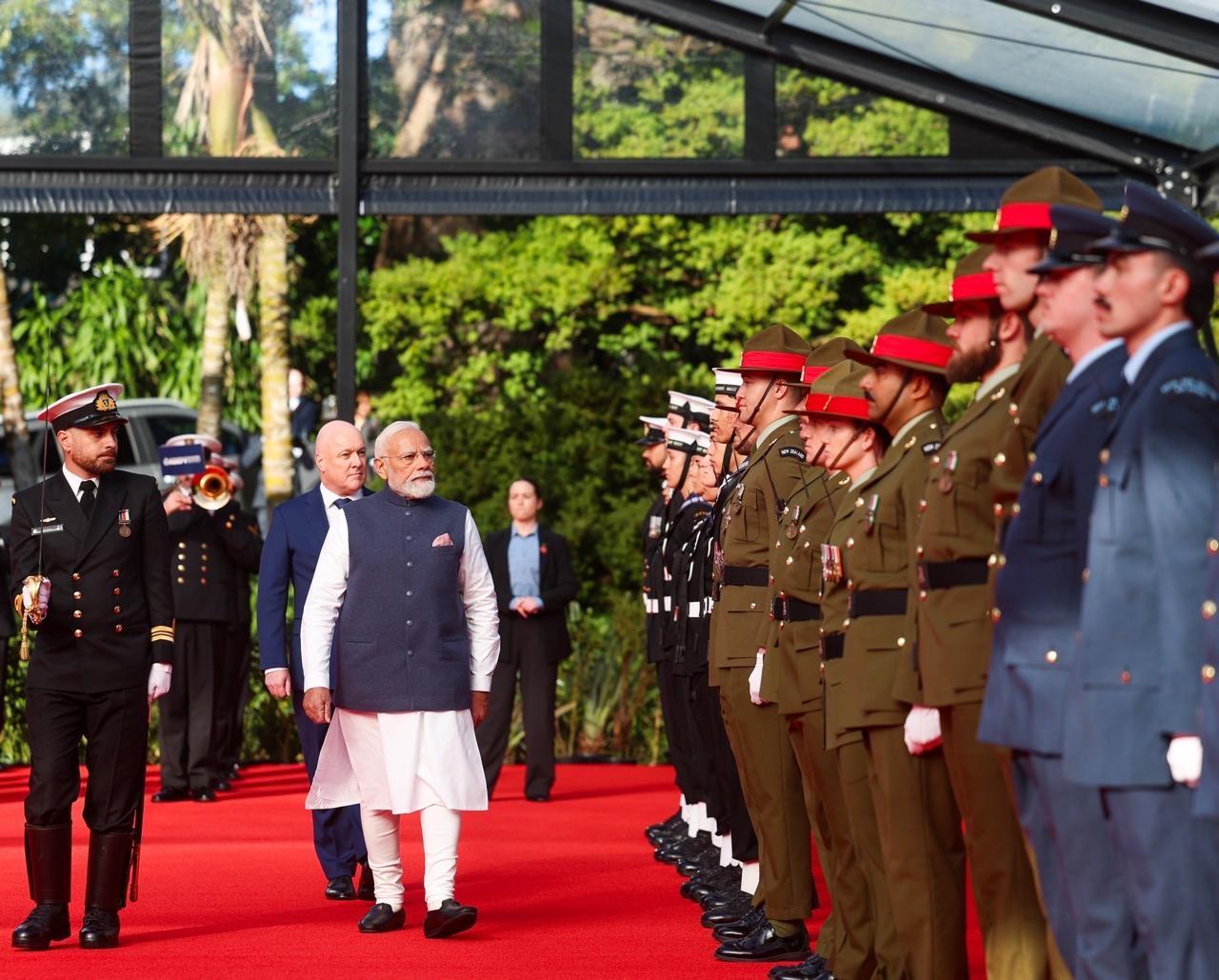 पीएम मोदी का ऑकलैंड के गवर्नमेंट हाउस में पारंपरिक माओरी पोहिरी के साथ हुआ औपचारिक स्वागत