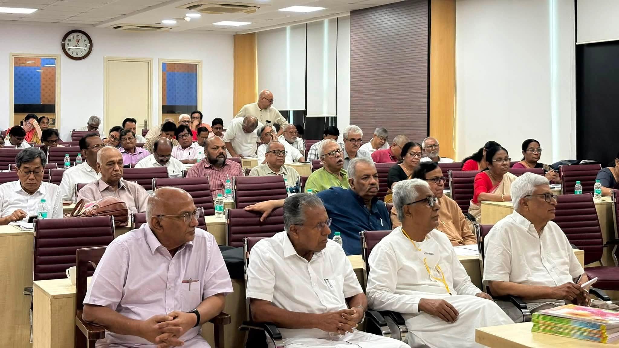 केरल चुनाव के बाद सीपीआई (एम) का मंथन, पिनाराई विजयन केंद्रित प्रचार और जमीनी दूरी बने हार का कारण