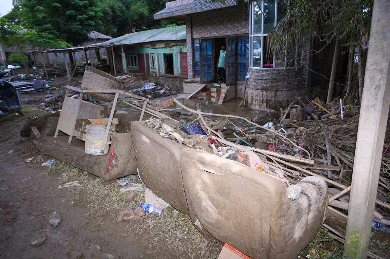 बाढ़ प्रभावित इलाकों में बिजली बहाली का काम तेजी से चल रहा : हिमंता बिस्वा सरमा