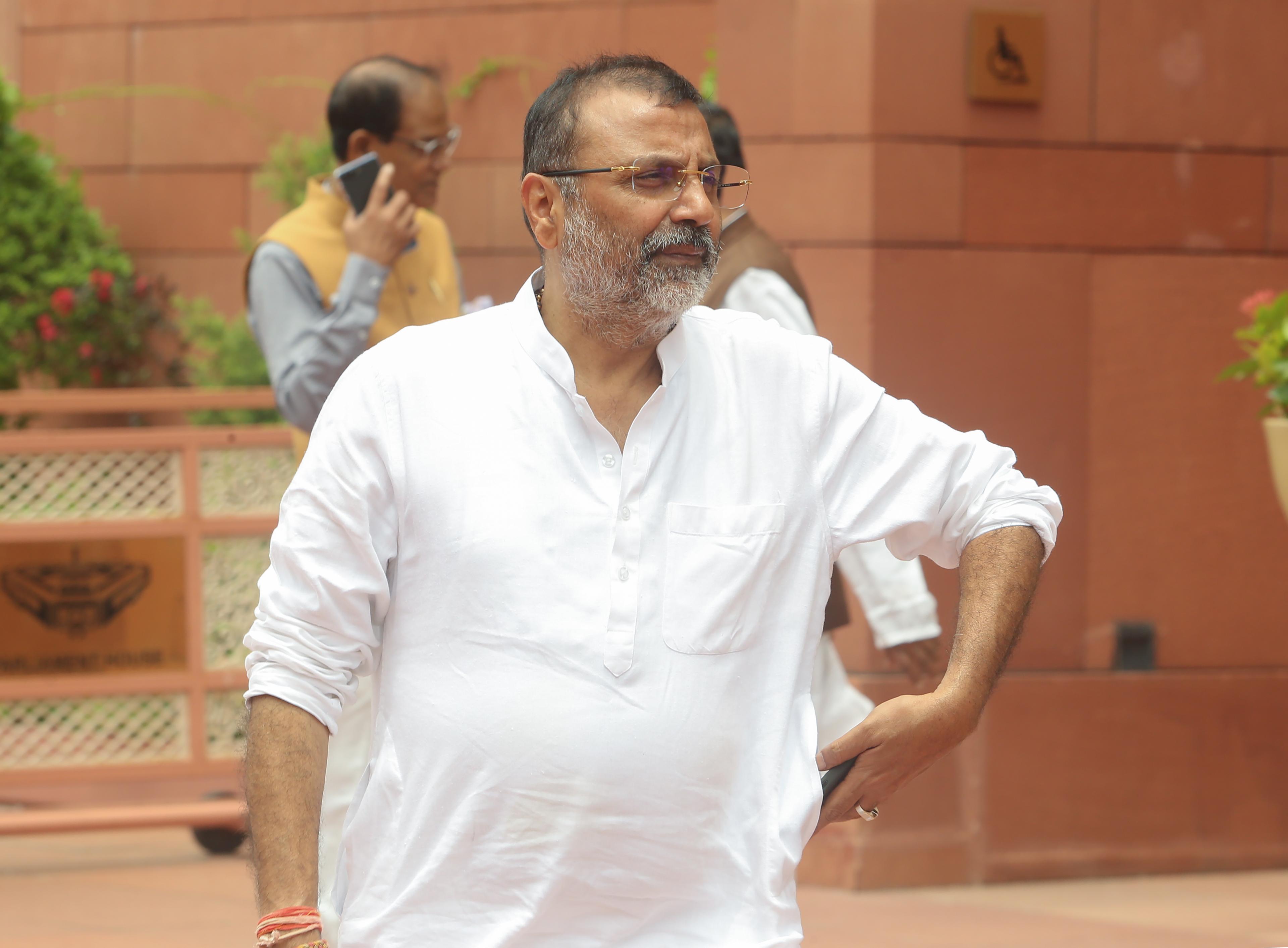 निशिकांत दुबे बोले- 'राहुल के नेता प्रतिपक्ष बनने के बाद 15 विशेषाधिकार प्रस्ताव लंबित, कार्रवाई करें लोकसभा अध्यक्ष'