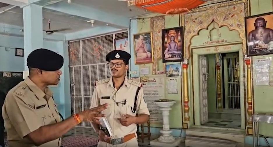 नरसिंहपुर के जैन मंदिर में चोरी, सोने-चांदी के छत्र के साथ डीवीआर भी लेकर हुए फरार