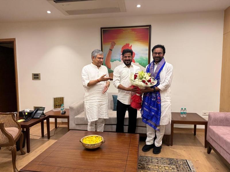 तेलंगाना के मुख्यमंत्री ने रेल मंत्री अश्विनी वैष्णव से हैदराबाद मेट्रो के वित्तपोषण पर चर्चा की