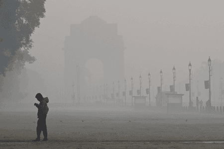 एनसीआर में सीजन का पहला घना कोहरा, प्रदूषण ने बढ़ाई चिंता
