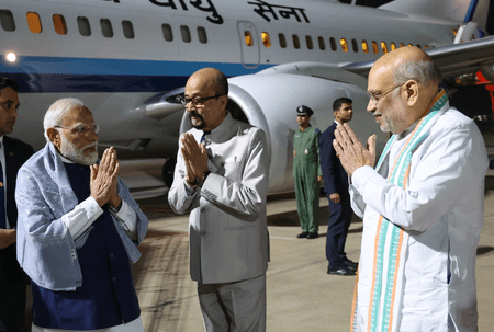 प्रधानमंत्री मोदी पहुंचे रायपुर, 60वें डीजीपी-आईजीपी सम्मेलन में होंगे शामिल
