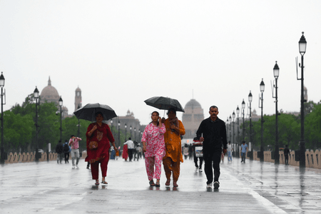 एनसीआर में मौसम का बड़ा बदलाव: तेज आंधी, बारिश, बिजली और ओलावृष्टि का अलर्ट, पूरे हफ्ते असर