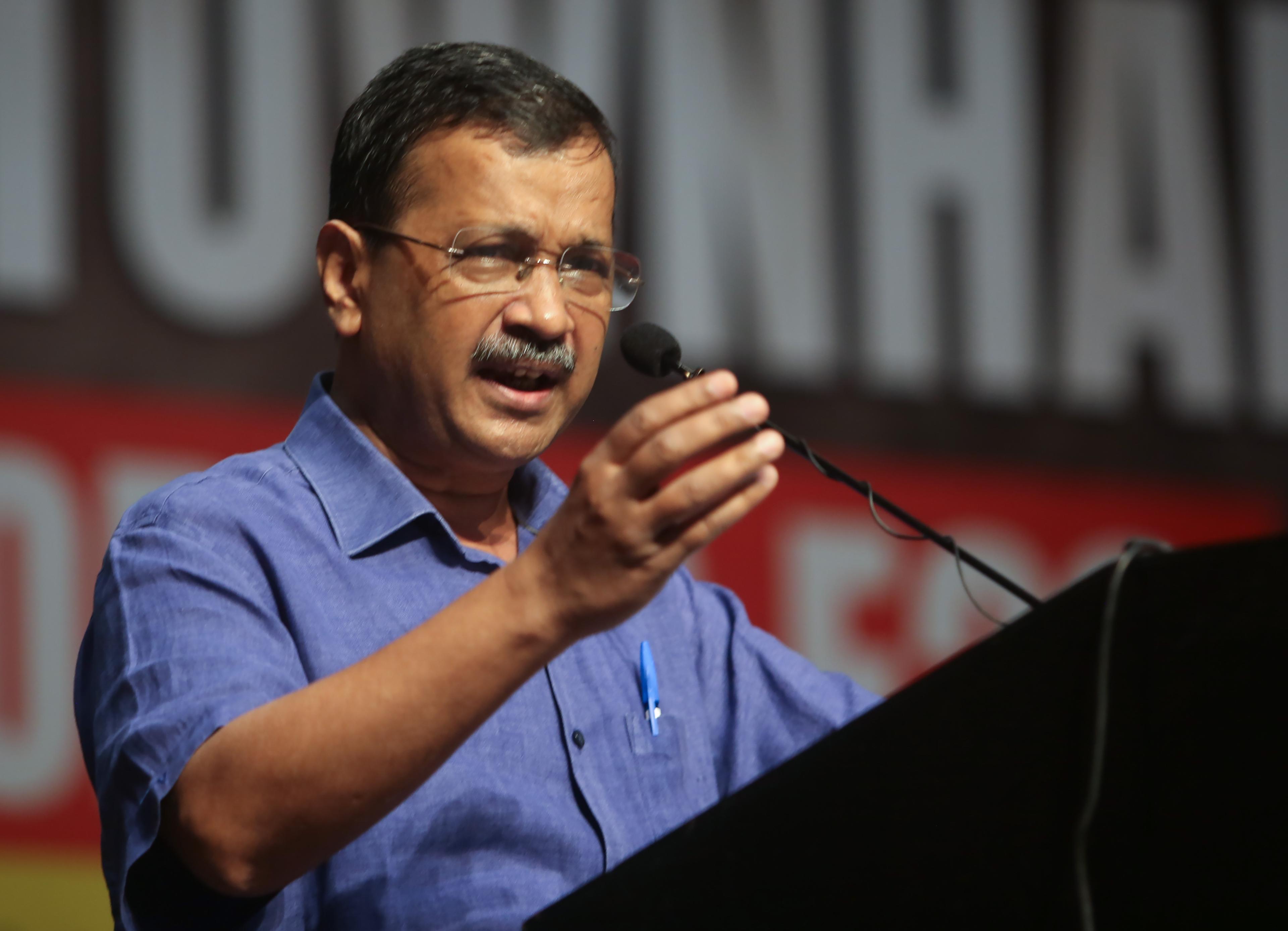 कुछ साल पेट्रोल-डीजल की गाड़ियां खरीदने से बचें, ई20 नीति पर केजरीवाल ने उठाए सवाल