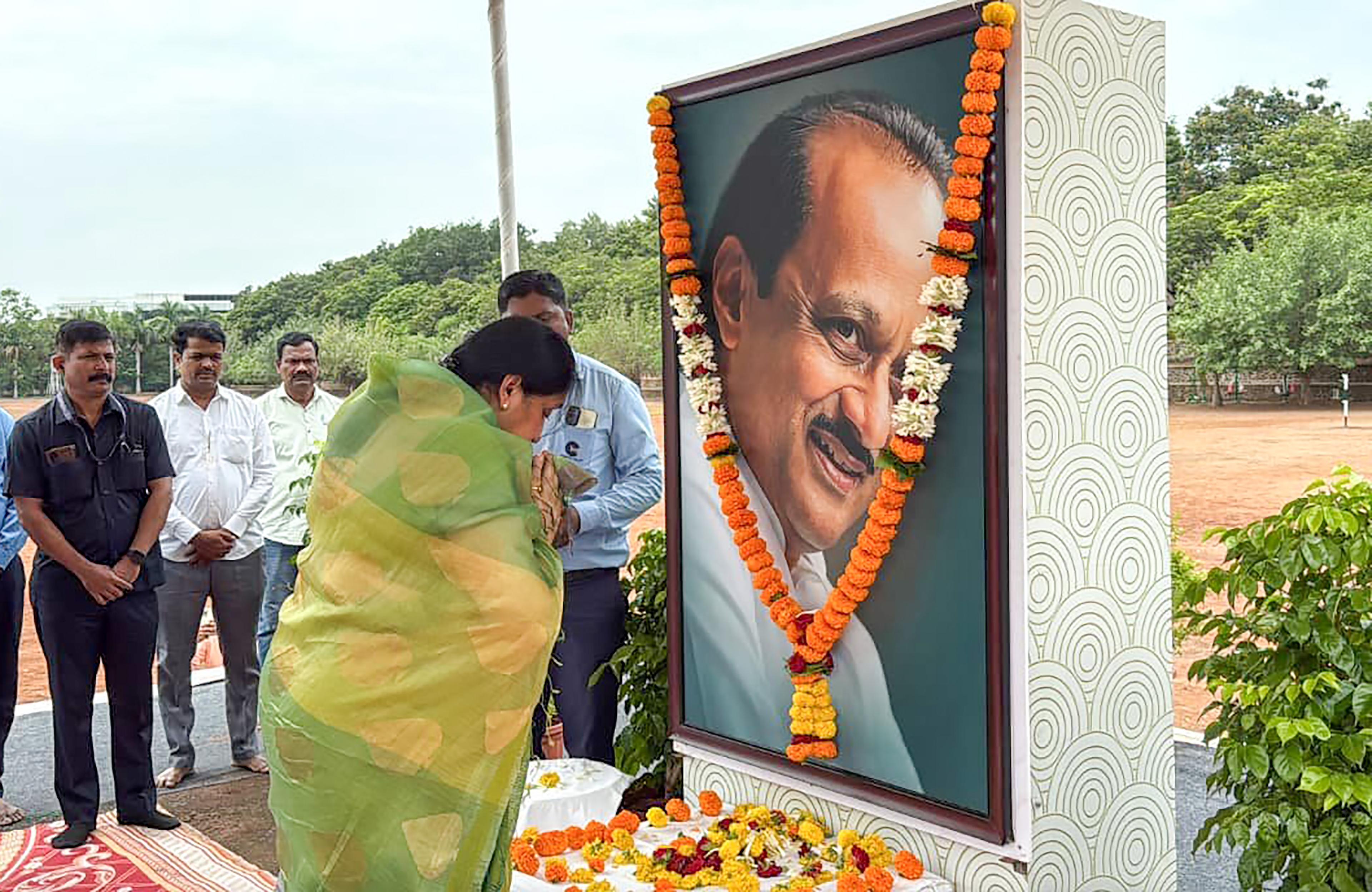 एनसीपी ने अजित पवार के लिए पद्म विभूषण की मांग की, सीएम देवेंद्र फडणवीस को लिखा पत्र