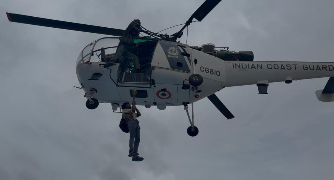 गुजरात और दादरा एवं नगर हवेली में बाढ़ राहत अभियान, इंडियन कोस्ट गार्ड ने 170 लोगों की बचाई जान