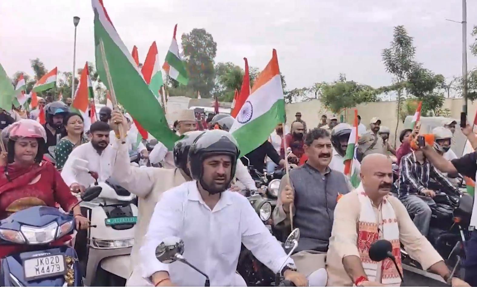 जम्मू-कश्मीर में 'हर घर तिरंगा अभियान 2026' की धूम, जम्मू से पुंछ तक निकाली गईं रैलियां