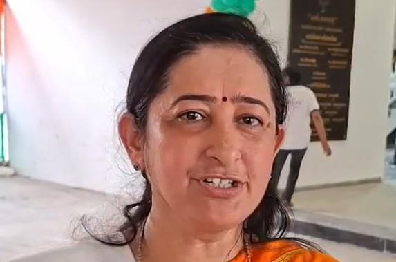 महिला
