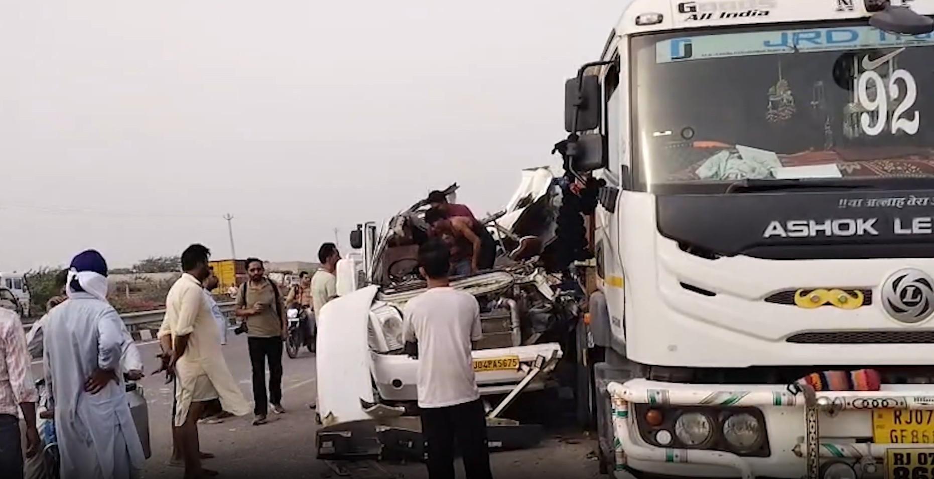 पंजाब: बठिंडा-बीकानेर हाईवे पर ट्रक से टकराई ट्रैवलर, चार अमरनाथ तीर्थयात्रियों की मौके पर मौत