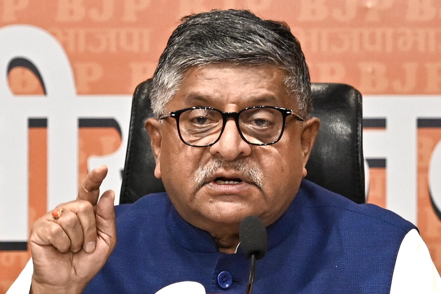 भाजपा ने संसद में व्यवधान उत्पन्न करने के लिए खड़गे और राहुल गांधी की आलोचना की
