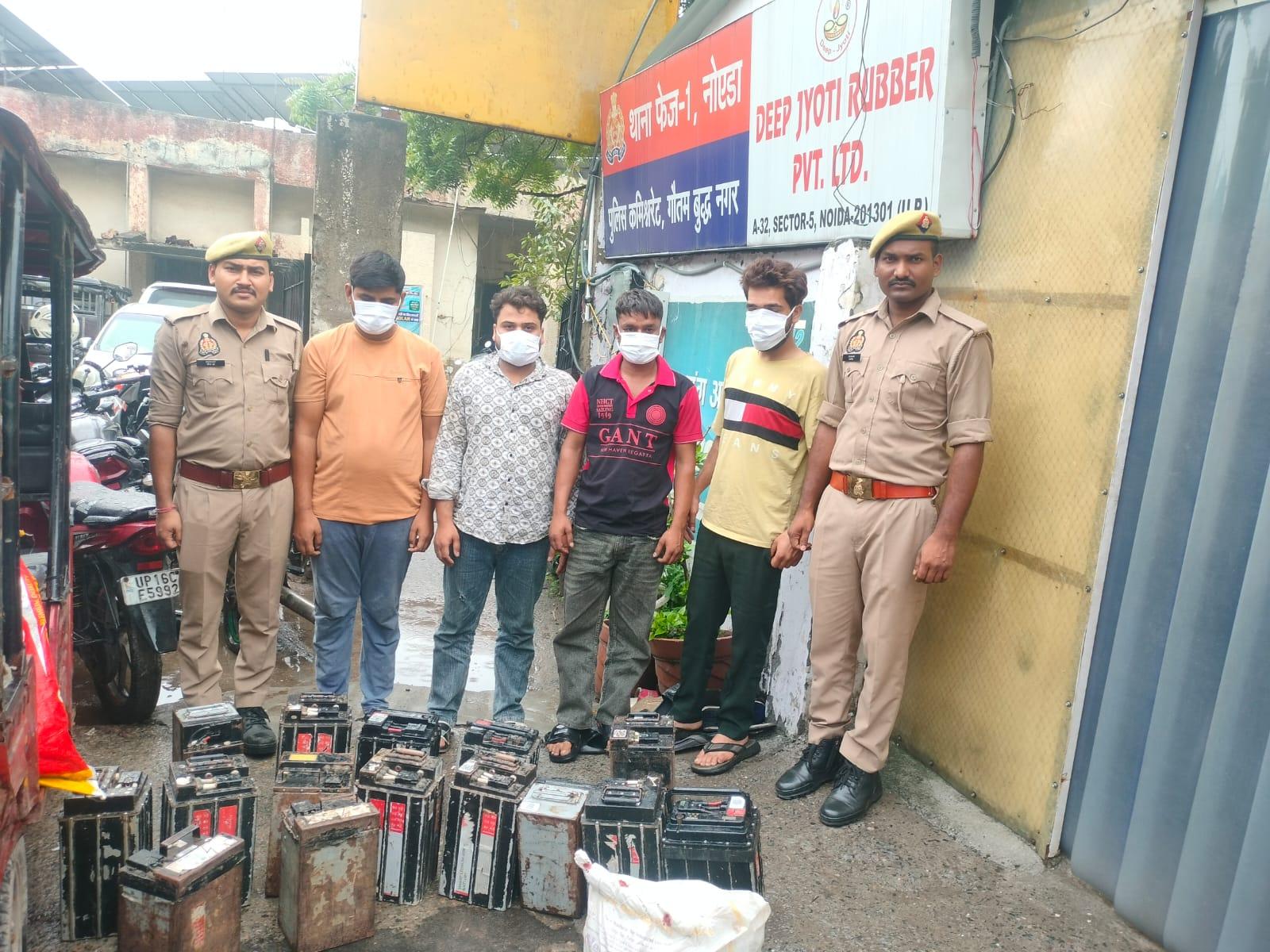 ई-रिक्शा की बैटरी चोरी करने वाले गिरोह का पर्दाफाश, चार गिरफ्तार