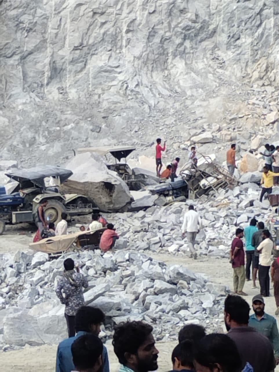 बेंगलुरु खदान हादसा: बिना चेतावनी के ऊपर की खदान से पत्थर धकेलना बना हादसे की वजह