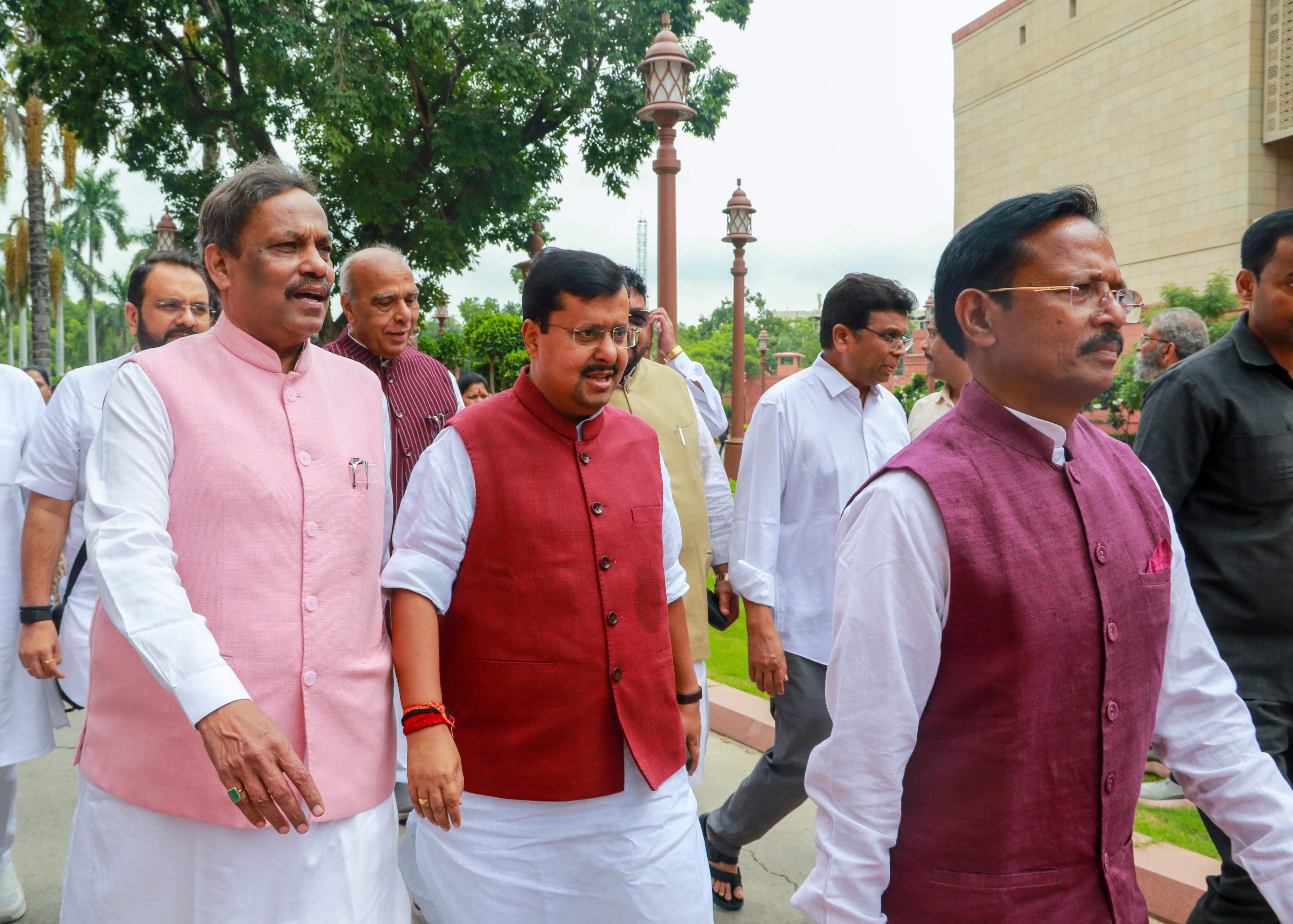 चुनावों