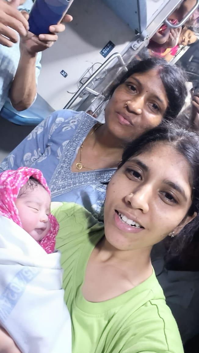 नागपुर-मुंबई दुरंतो एक्सप्रेस ट्रेन में देवदूत बनी बॉम्बे हॉस्पिटल की स्टाफ नर्स, महिला की सुरक्षित डिलीवरी कराई