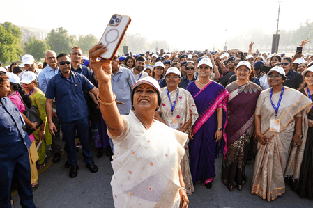 दिल्ली की सीएम रेखा गुप्ता कर्तव्य पथ पर 'शक्ति वॉक' में हुईं शामिल
